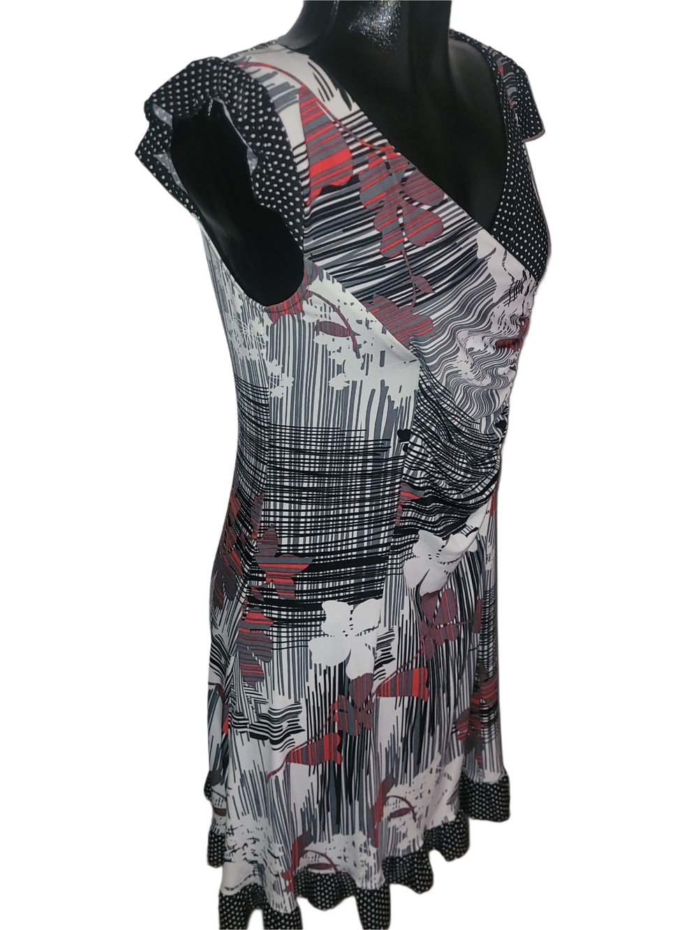 Marie Claire Floral Print V-Neck Cap Sleeve Dress in Black, White & Red - Picture 3 of 7